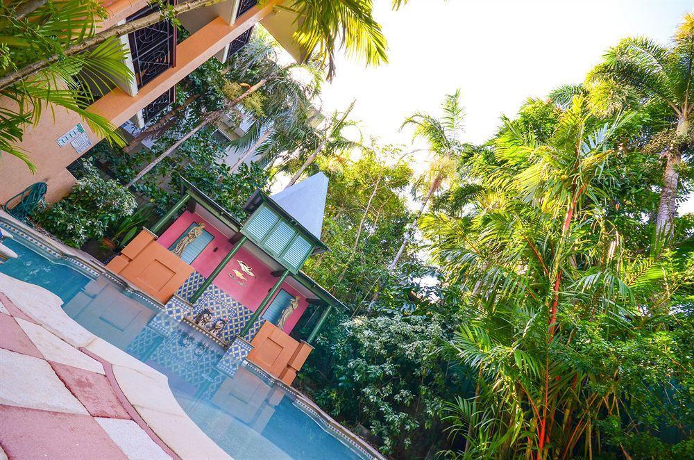 Martinique On Macrossan Aparthotel Port Douglas Exteriör bild