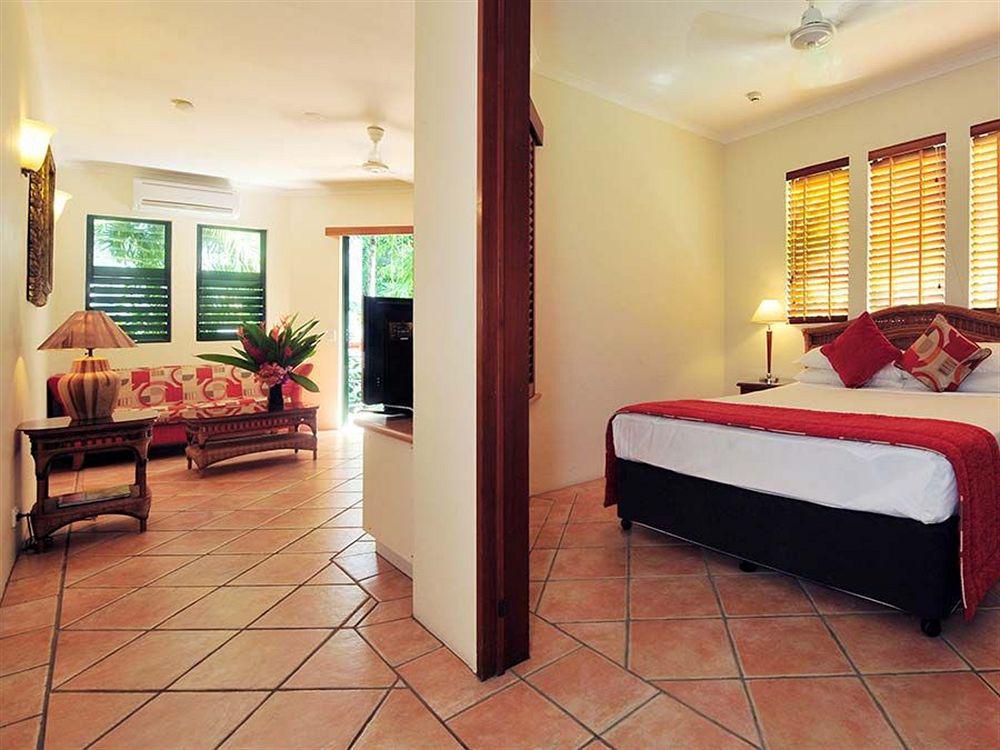 Martinique On Macrossan Aparthotel Port Douglas Exteriör bild